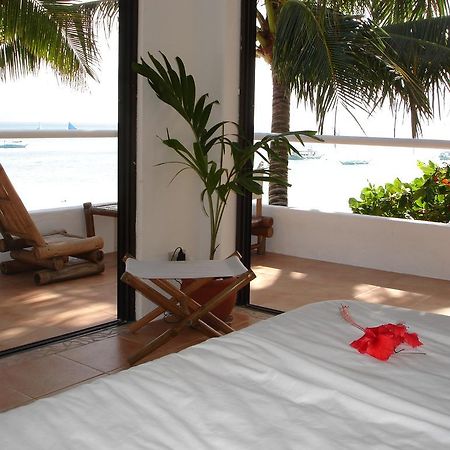 Artista Beach Villa Balabag  Room photo