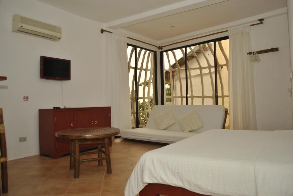 Artista Beach Villa Balabag  Room photo