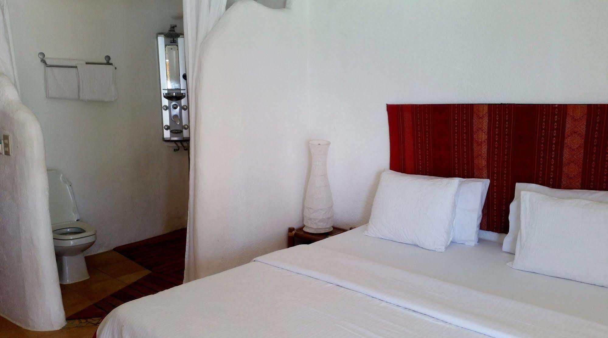 Artista Beach Villa Balabag  Exterior photo